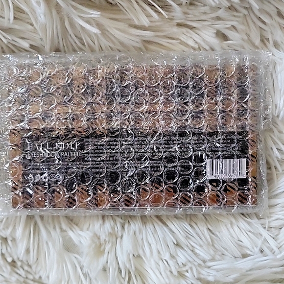 ESTATE COSMETICS FALL EDIT Eyeshadow and Pressed Pigment Palette - Picture 4 of 4